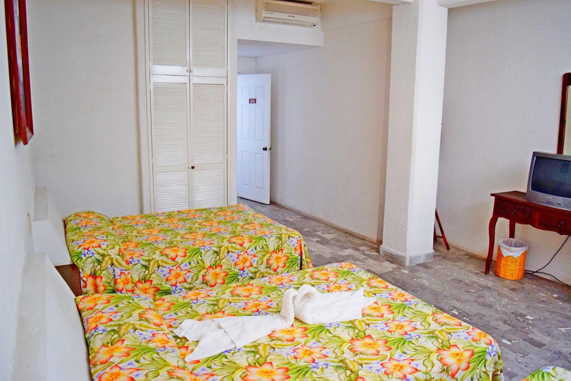 Hotel Corona Zihua Zihuatanejo Kültér fotó