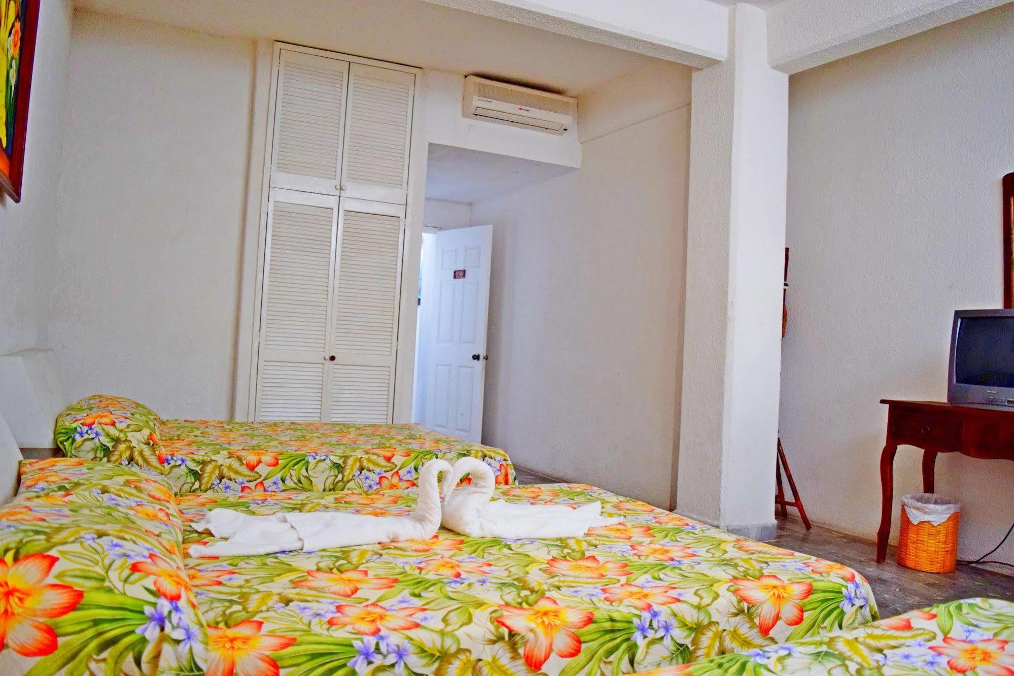 Hotel Corona Zihua Zihuatanejo Kültér fotó