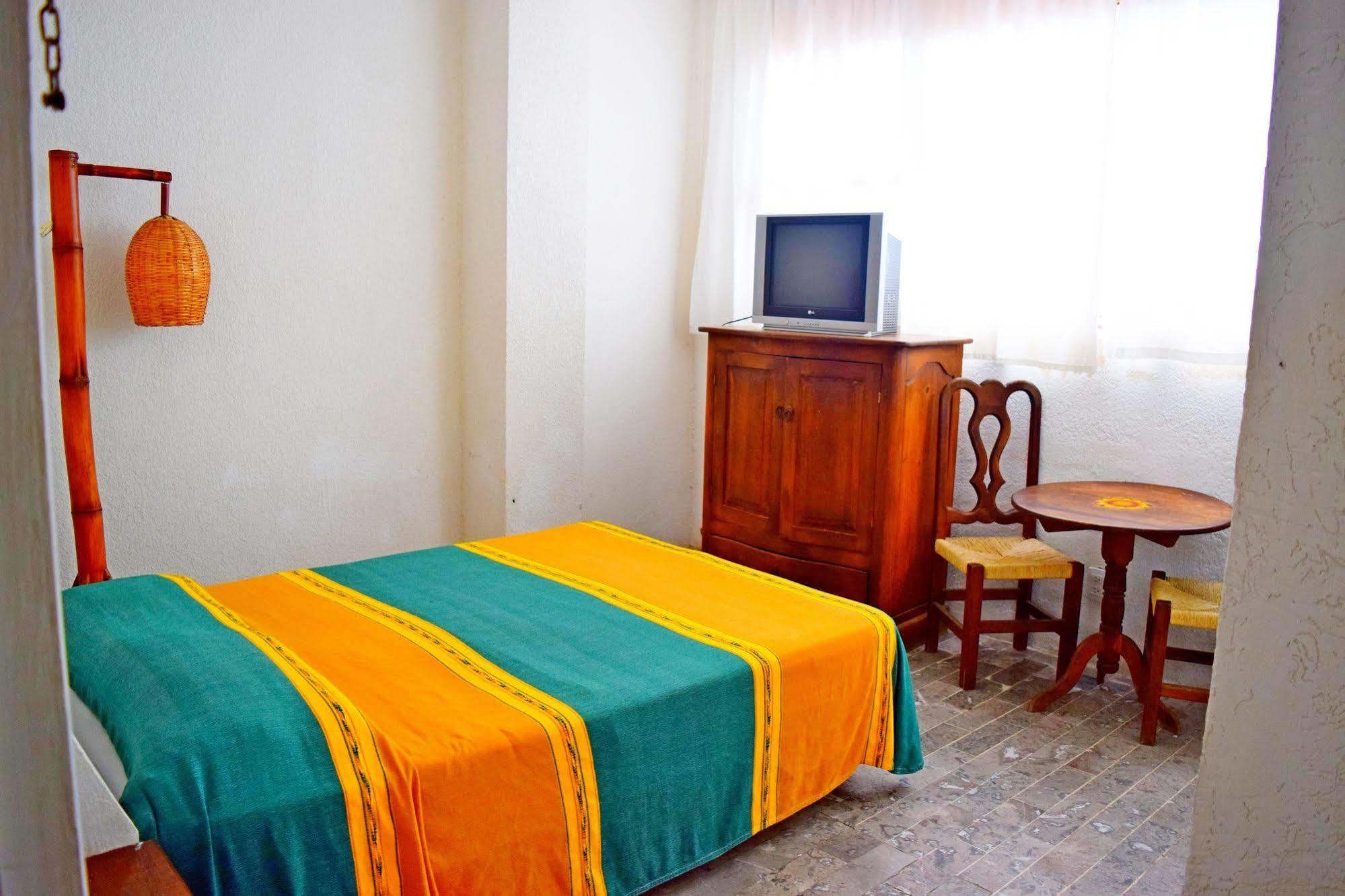 Hotel Corona Zihua Zihuatanejo Kültér fotó